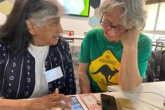 Indrani kaj Helen. Foto: Sandor Horvath