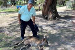 Orlando Raola kun kanguruo